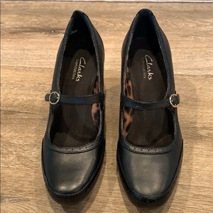 EUC Clarks Maryjanes Black